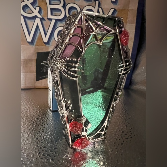 Bath & Body Works Ghostly Goblet Projector W/ 1 Wallflowers Fragrance Plug In - Picture 8 of 11